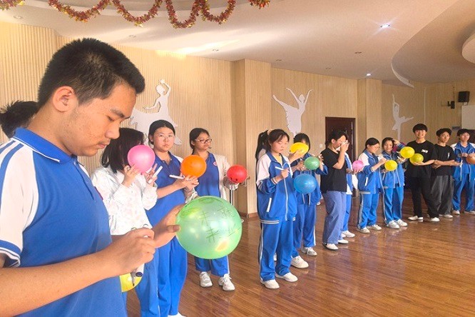 减“压”稳心态，轻松“心”护航 ——咸阳长庆子弟学校开展九年级学生心理辅导活动